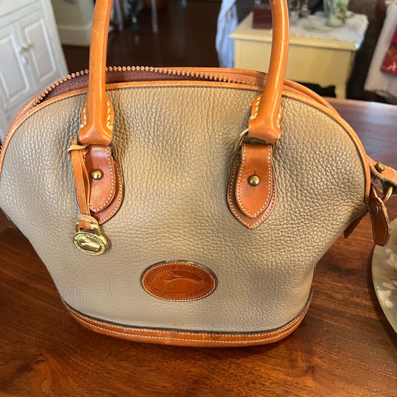 Dooney & Bourke Handbags - Dooney and Bourke purse